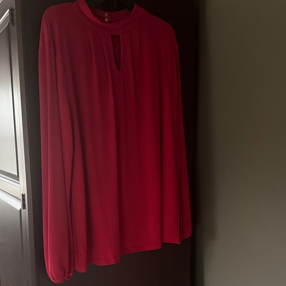 Chico - Elegant Red Women's Key Hole Top